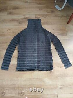 ISSEY MIYAKE Grey Textured Fabric Pleats Please open top/jacket