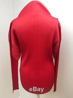 Issey Miyake Pleats Please Redsculpted long sleeved top. Sz 3 Uk 12/14/16