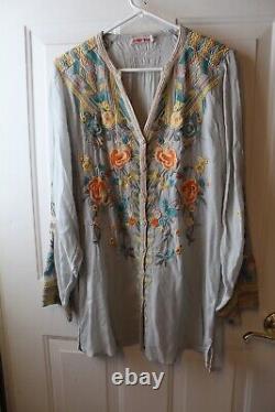 JOHNNY WAS LIGHT GRAY BUTTON UP TUNIC TOP BLOUSE With FLORAL EMBROIDERY SIZE L