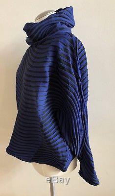 NWOT ISSEY MIYAKE Long Sleeve Turtleneck Blouse Top, Blue/Black, Size 2