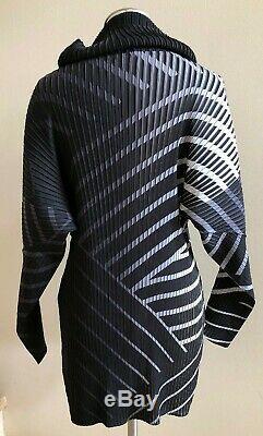 NWOT ISSEY MIYAKE Turtleneck Long Sleeve Tunic Top Blouse Size 2 Black/Gray