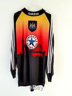 Newcastle United Goalkeeper Shirt 1996. Large. Adidas. Black Long Sleeves Top L